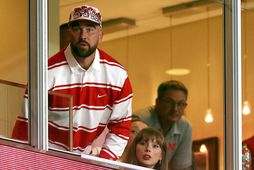 Taylor Swift og Travis Kelce sáust saman í fyrsta skipti eftir trúlofunina á leik University …
