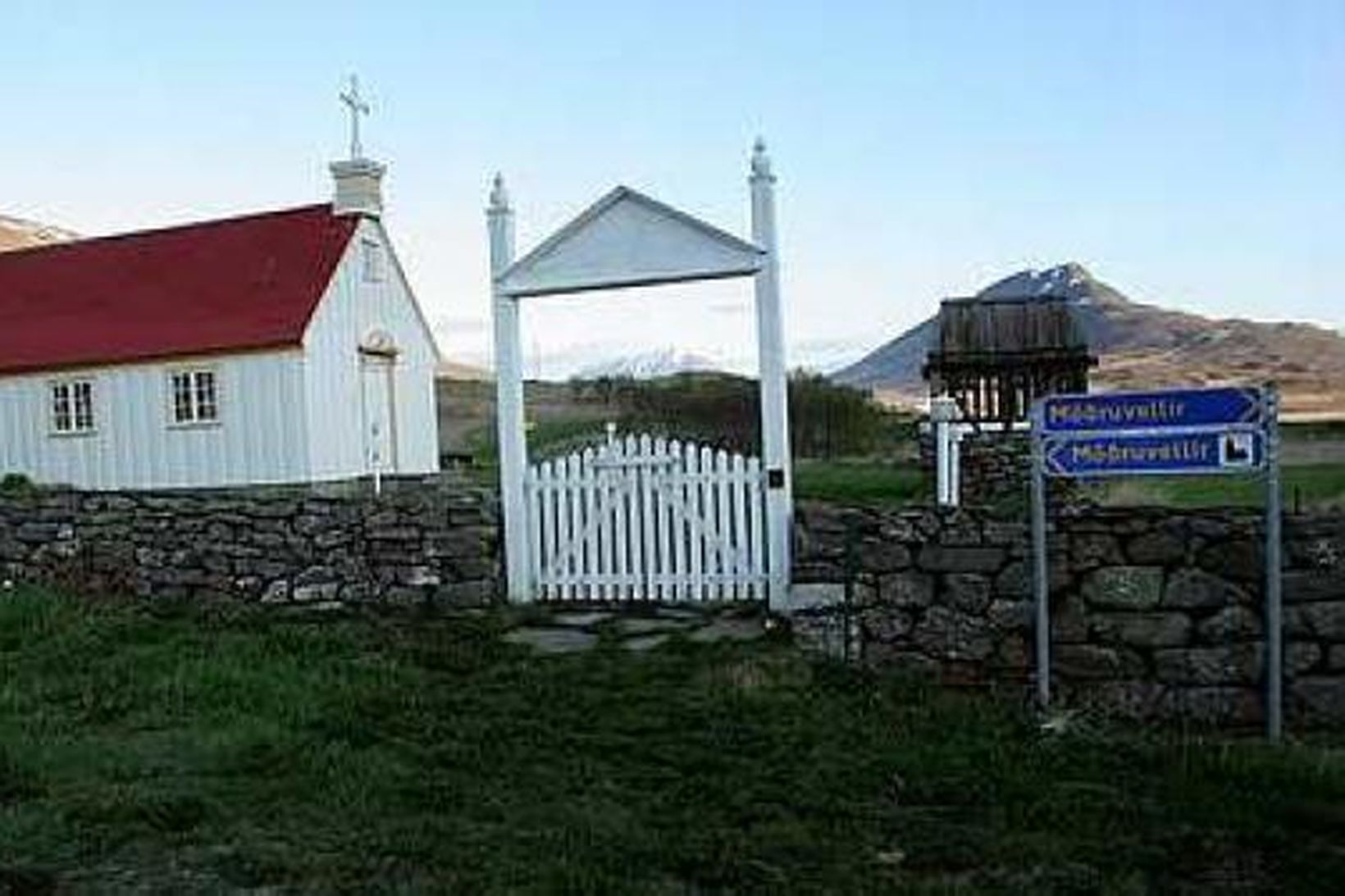 Möðruvallakirkja er í gamla Saurbæjarhreppi, nú Eyjafjarðarsveit.