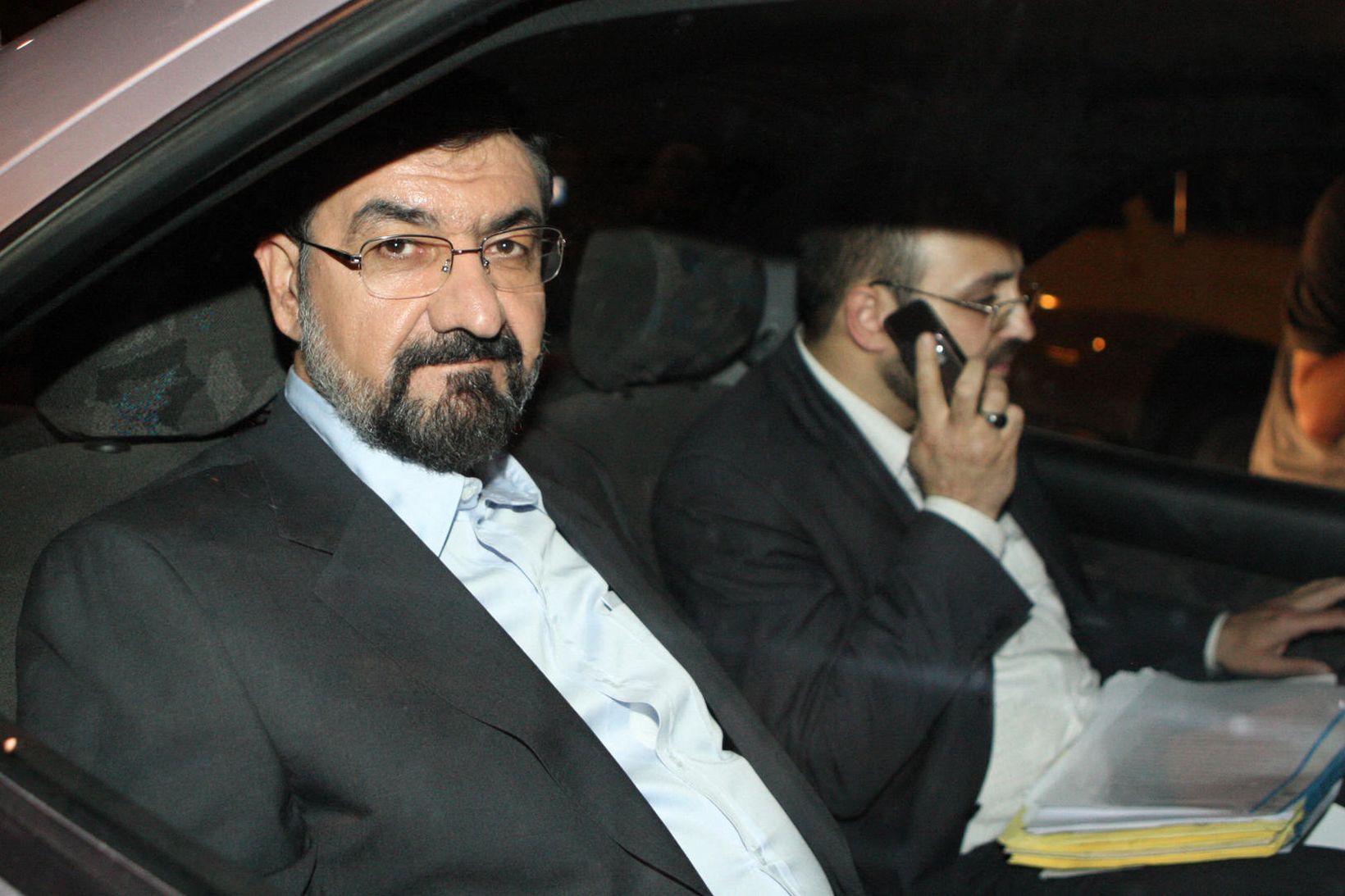 Hótar að sökkva bandarískum herskipum