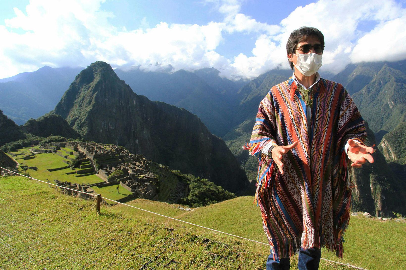 Jean Paul Benavente, ríkisstjóri Cusco-ríkis í Perú, ræðir við sérfræðinga …