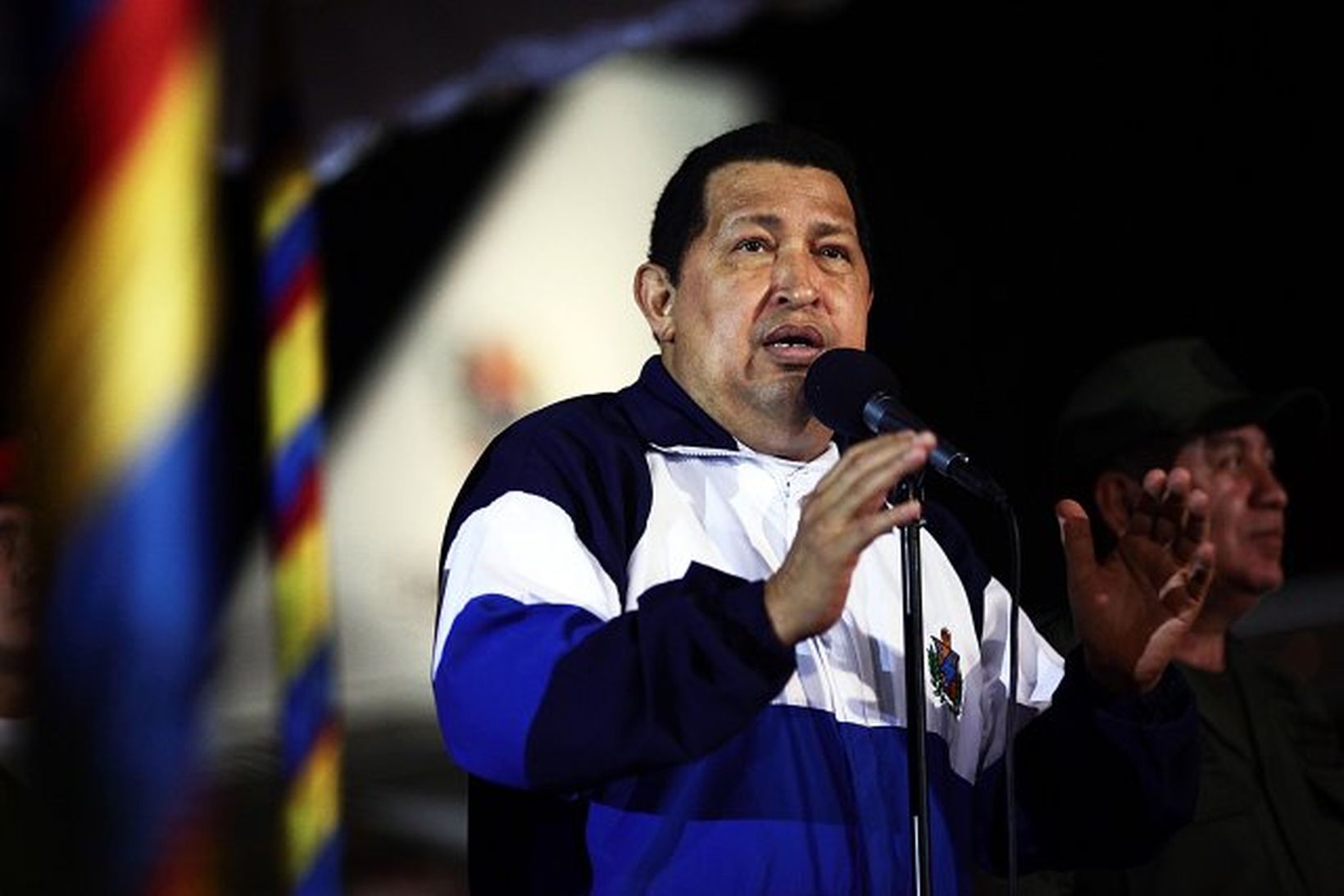 Hugo Chavez, forseti Venesúela, var þakklátur við komuna til heimalandsins.