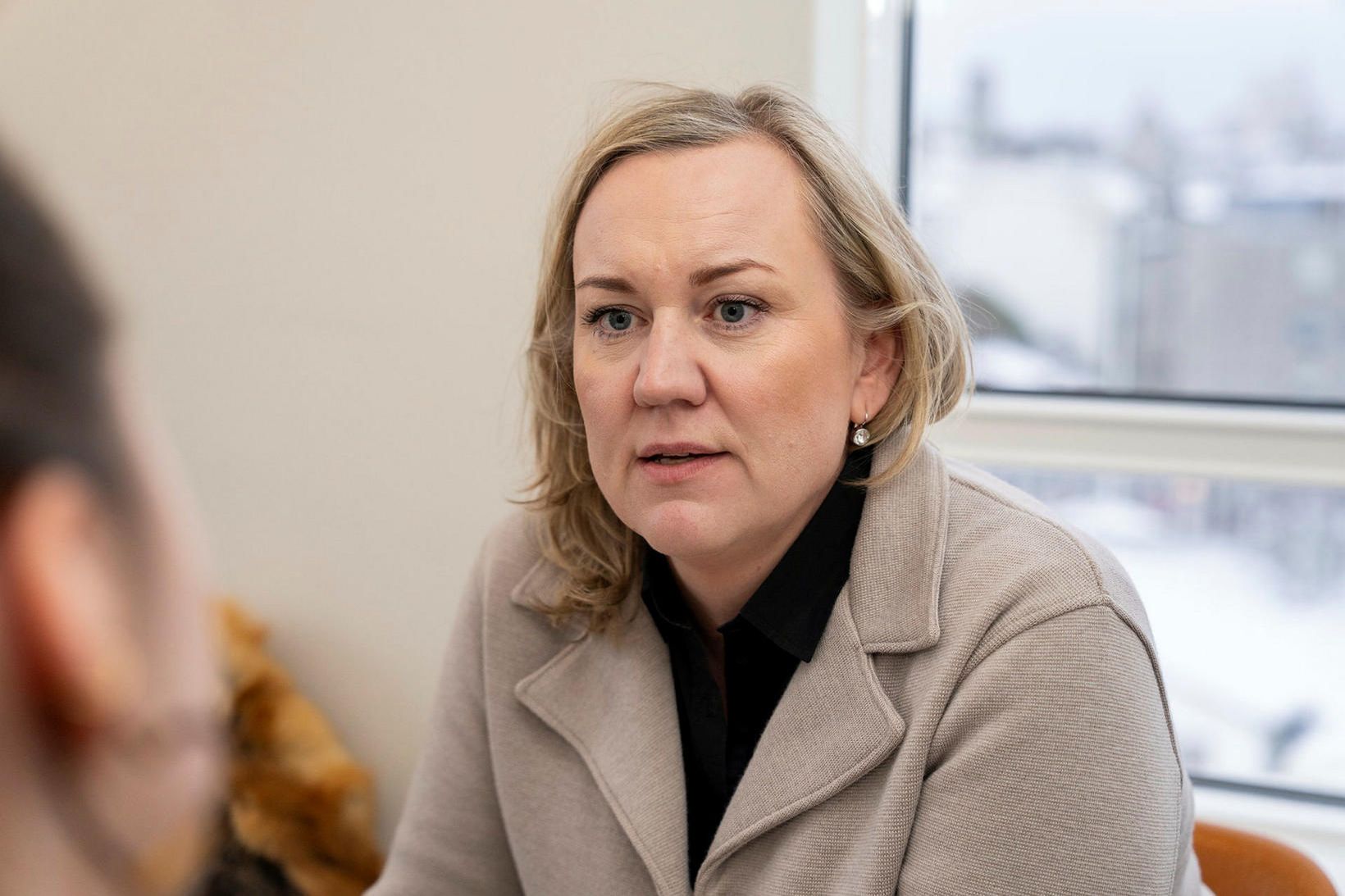 Sérkennilegt samtal fyrir herlausa þjóð