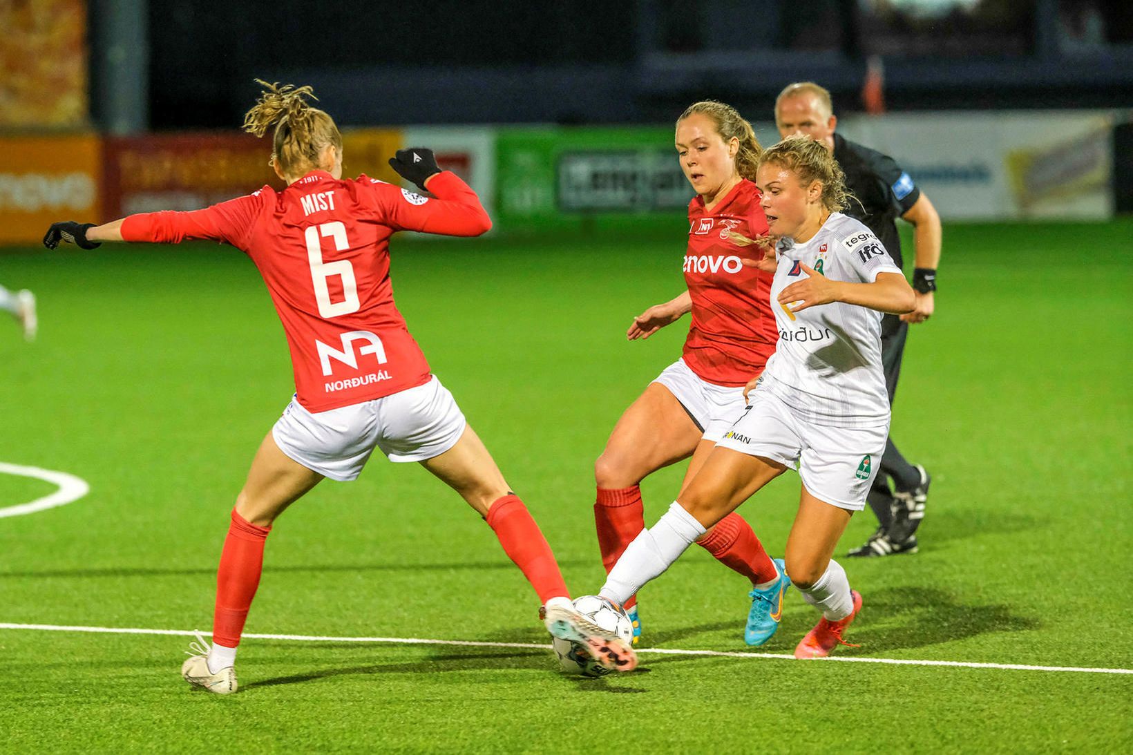 Mist Edvardsdóttir, Lára Kristín Pedersen og Agla María Albertsdóttir í …