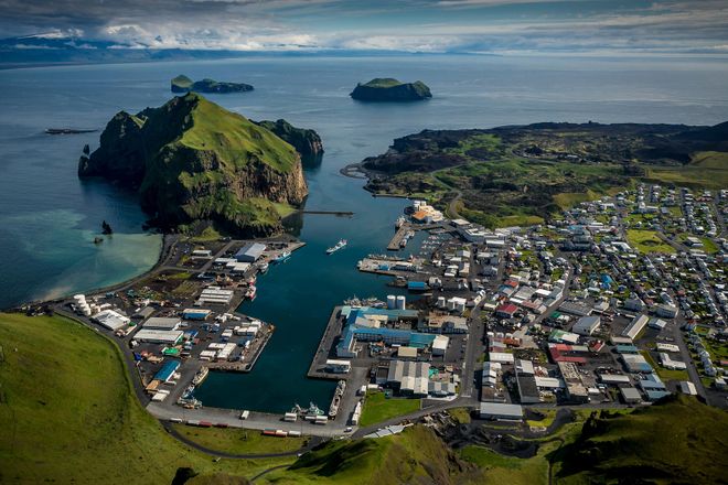 A cargo vessel carrying the power cables docked in the Westman Islands yesterday. The cables are now awaiting installation.