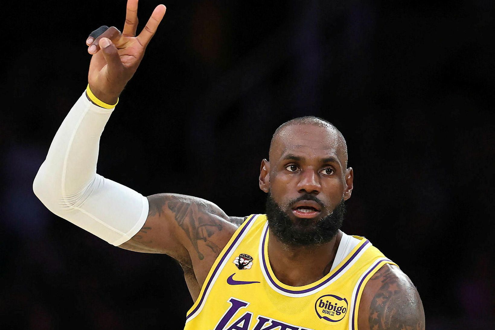 LeBron James minnti á sig