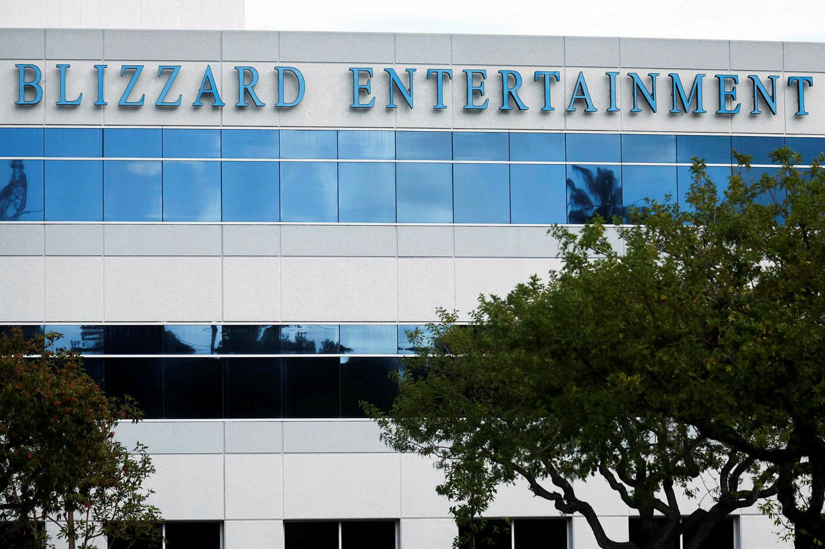 Microsoft reynir að ganga frá kaupum á tölvuleikjaframleiðandanum Activision-Blizzard.