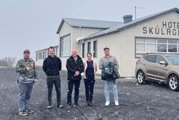 Að aflokinni undirritun var stillt upp í myndatöku í hraglandanum í Kelduhverfi. Matthías Þór Hákonarson …