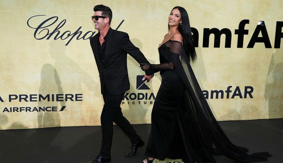 Robin Thicke og April Love í það heilaga