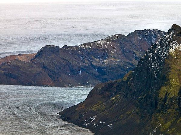 Skeiðarárjökull glacier: Where the glacier meets the sky, there lies pure beauty.