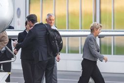Forseti Sviss, Karin Keller-Sutter, ásamt föruneyti, kemur frá fundi í Bandaríkjunum.