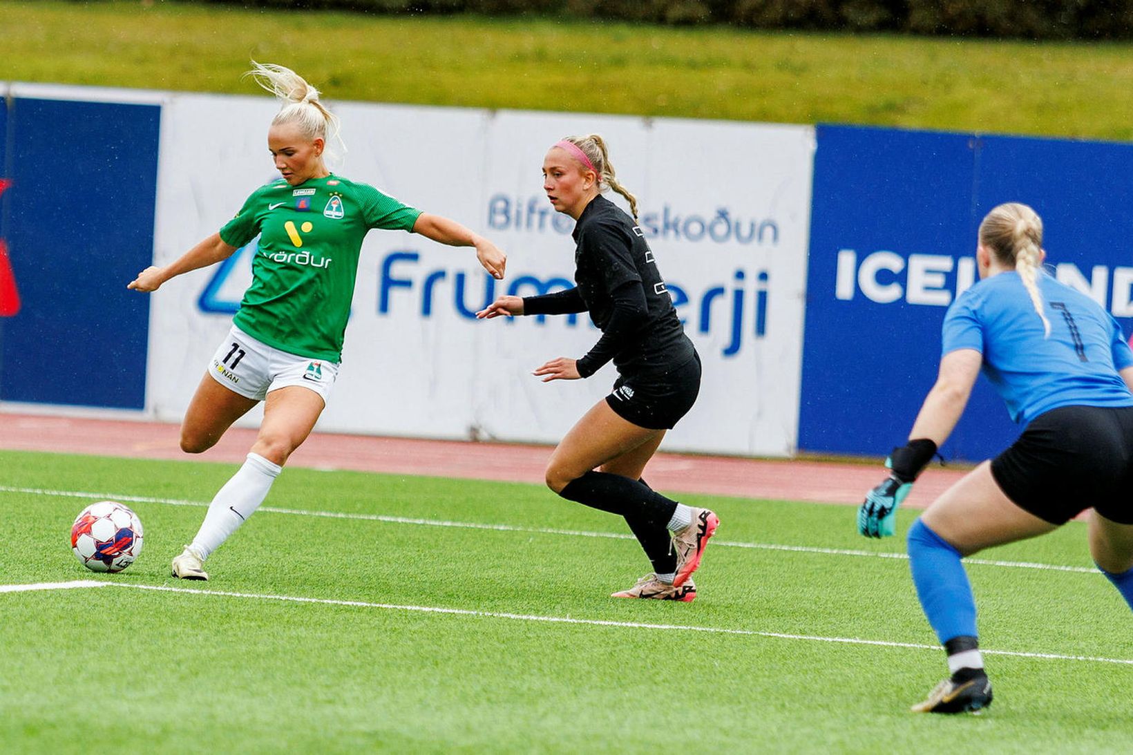 Andrea Rut Bjarnadóttir með boltann í dag.