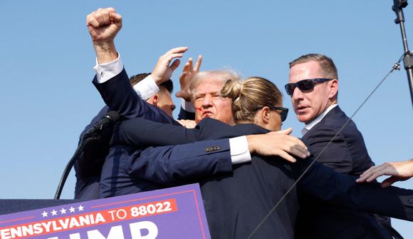 Trump skotinn í eyrað: Rannsakað sem banatilræði