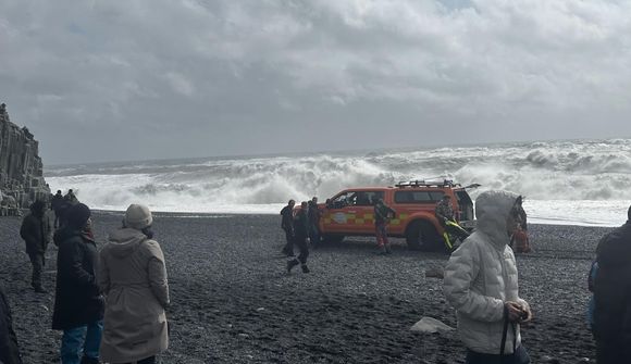 Hryllingur í Reynisfjöru: „Gátum ekki hjálpað henni“