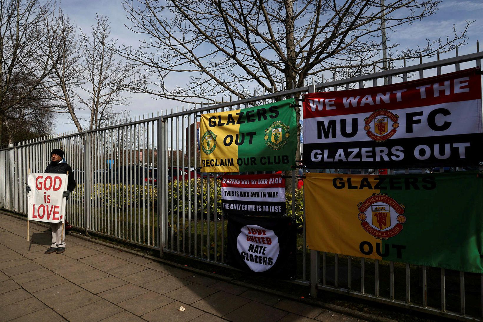 Stuðningsmenn Manchester United eru komnir með nóg af Glazer-fjölskyldunni.