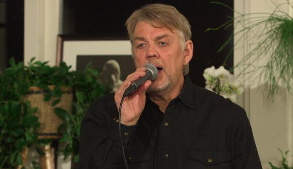 Sjáðu Helga Björns syngja einn sinn þekktasta slagara