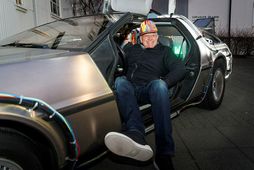 Robert Zemeckis, leikstjóri Back to the Future kvikmyndanna, settist í DeLorean-bifreiðina.