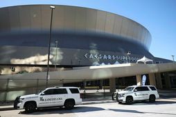 Lögregla er með viðbúnað fyrir utan Superdome í New Orleans vegna árásarinnar.