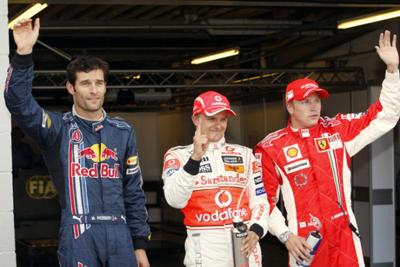 Fyrstu þrír í tímatökunum fagna í Silverstone (f.v.): Webber, Kovalainen …
