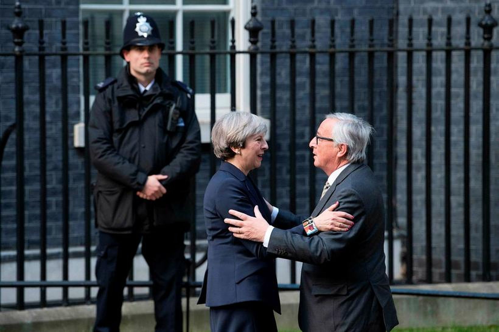 Jean-Claude Juncker, for­seti fram­kvæmda­stjórn­ar Evr­ópu­sam­bands­ins, og Theresa May, forsætisráðherra Bretlands, …