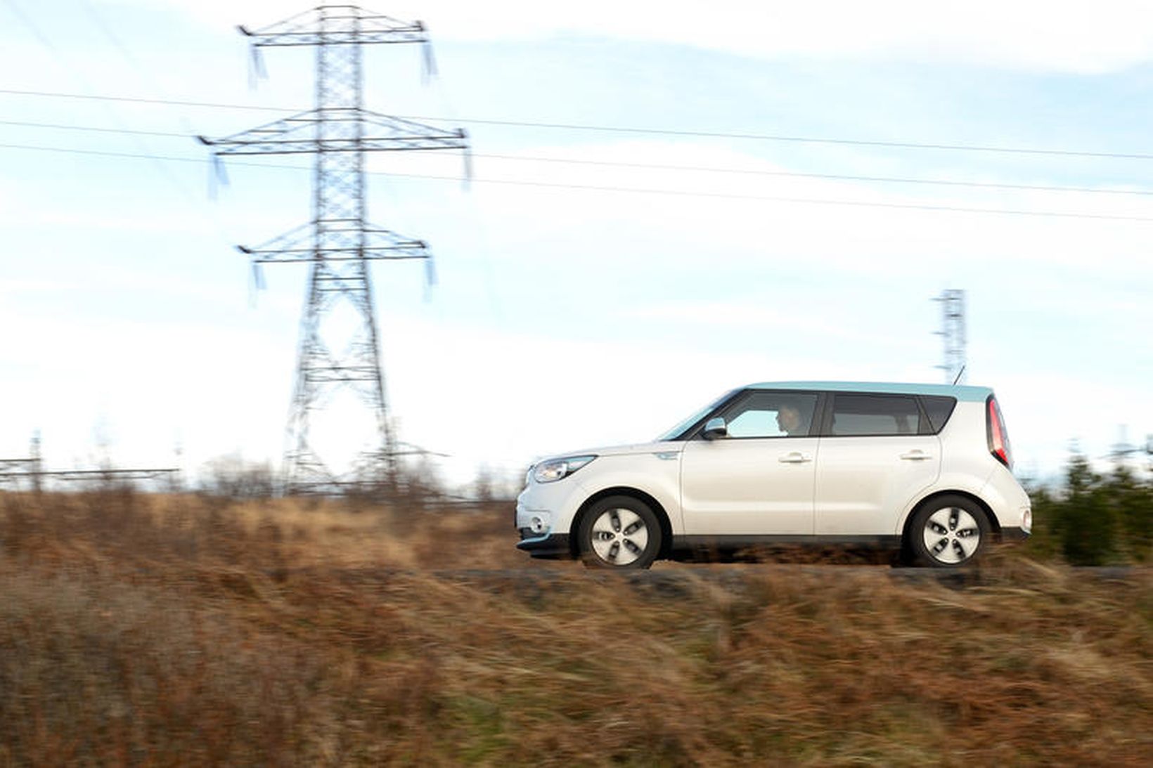 Rafbíllinn Kia Soul EV verður frumsýndur hjá Öskju á laugardag.