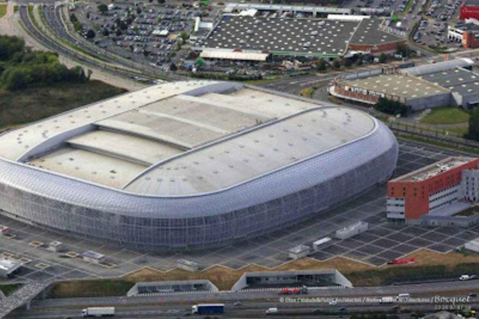 Stade Pierre-Mauroy er fjölnota íþróttamannvirki fyrir margar íþróttagreinar og tónleikahald. …