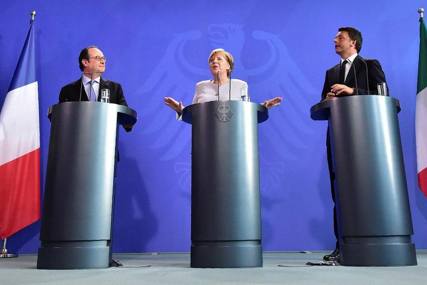 Francois Hollande, Angela Merkel og Matteo Renzi á blaðamannafundinum í …