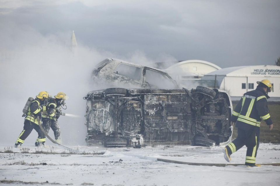 Líkt var eftir flugslysi við lendingu og æfð samvinna viðbragðsaðila á æfingunni í dag.