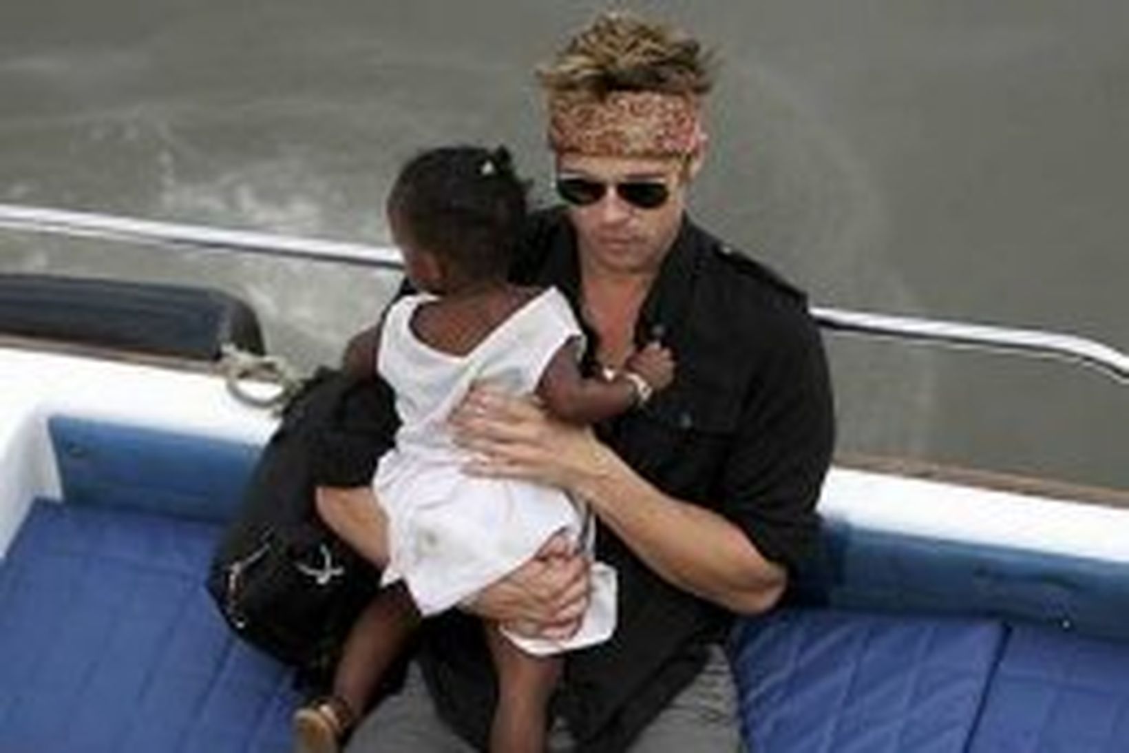 Brad Pitt ásamt dóttur sinni Zahara.