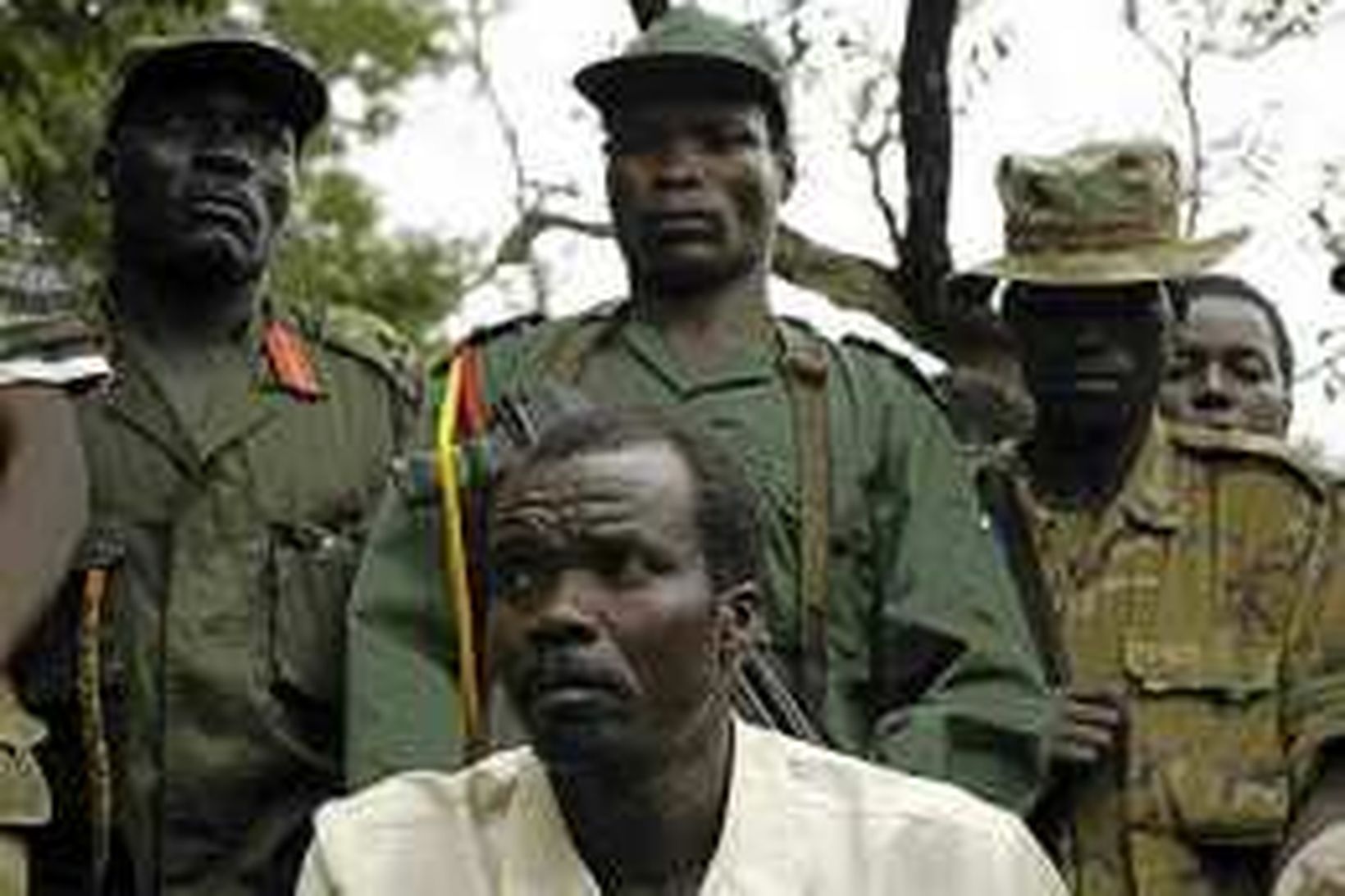 Joseph Kony (í hvítu), leiðtogi Uppreisnarhers drottins, hélt sinn fyrsta …