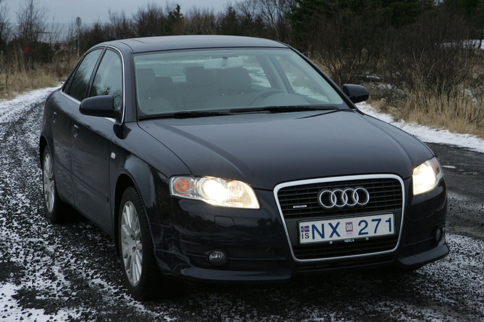 Audi A4.