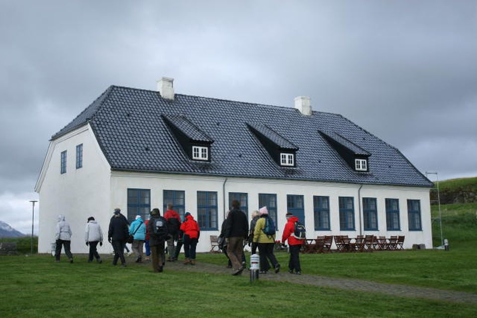 Viðeyjarstofa er eitt elsta hús lands­ins og fyrsta stein­húsið sem reist var á Íslandi. Var …