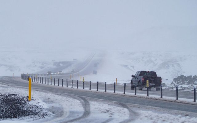 Hellisheiðin var opnuð á öðrum tímanum í nótt.