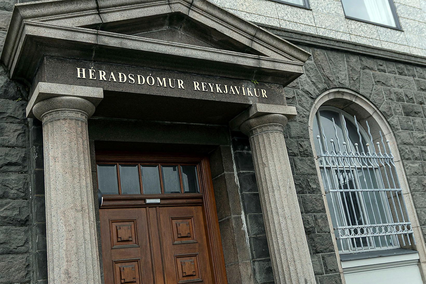 Í þriggja ára bann fyrir að tæma sjóði í eigin þágu