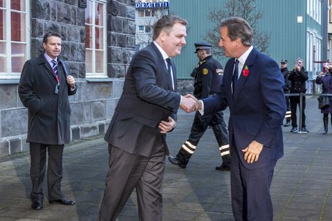 Cameron and Gunnlaugsson in front of the parliament building in Reykjavik, Alþingi.