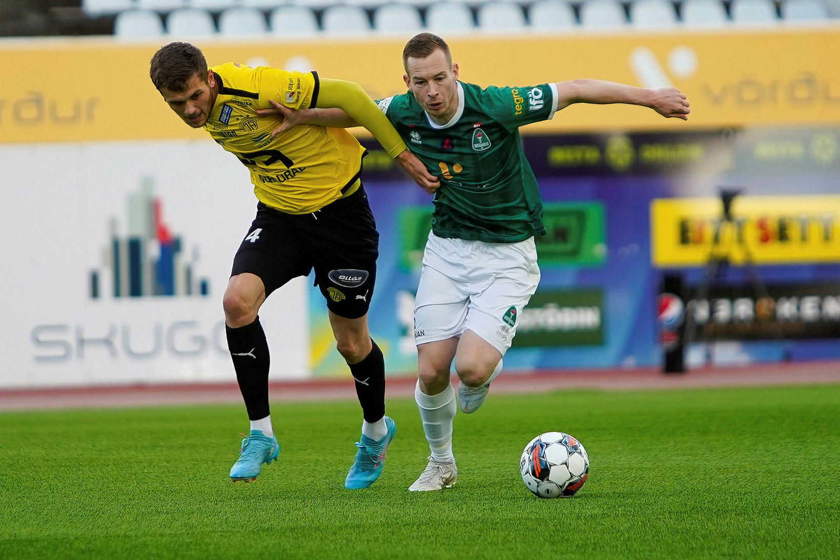 Oliver Stefánsson í leik með ÍA gegn Breiðabliki. Hann hefur …