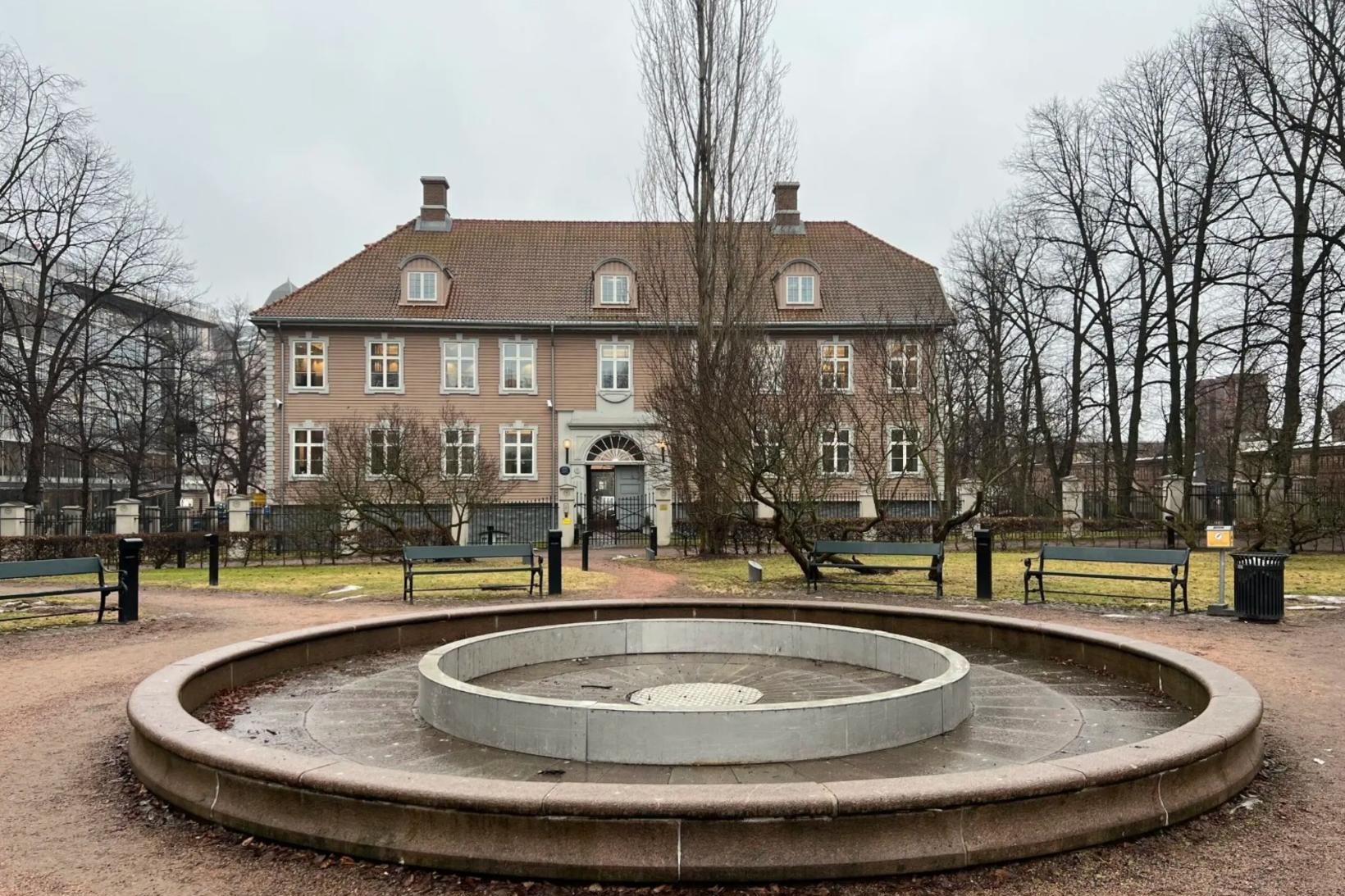 Þrír innkaupastjórar norska hersins handteknir