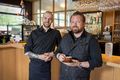 Bræðurnir Jakob E. Jakobsson og Benjamín Bent Árnason, alla jafna kallaður Benni, eru ánægðir að vera komnir í blómabæinn Hveragerði og hlakka til sumarsins á Matkránni.
