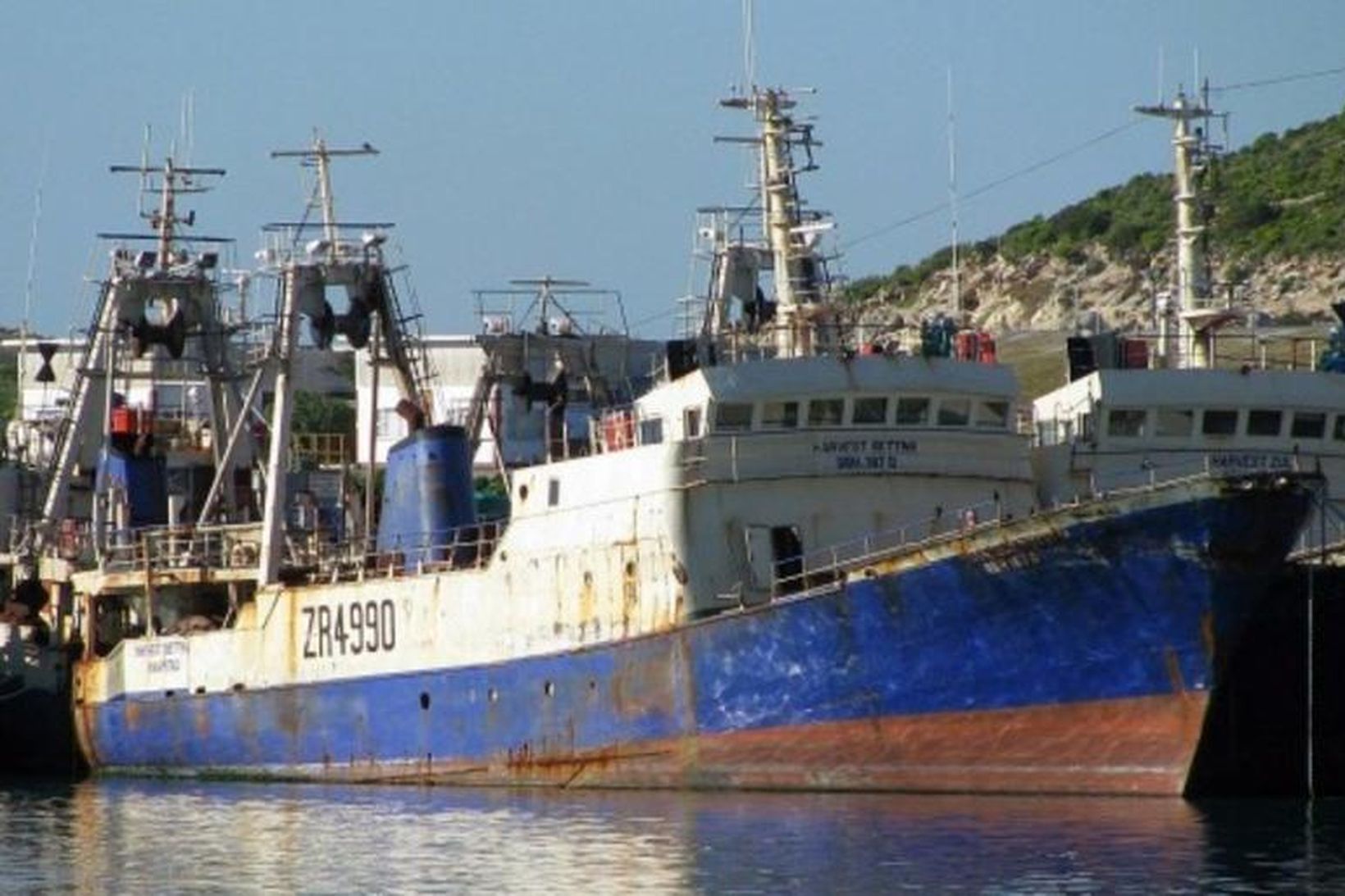 Harvest Bettina (áður Birtingur NK) í höfn í Saldanha Bay …