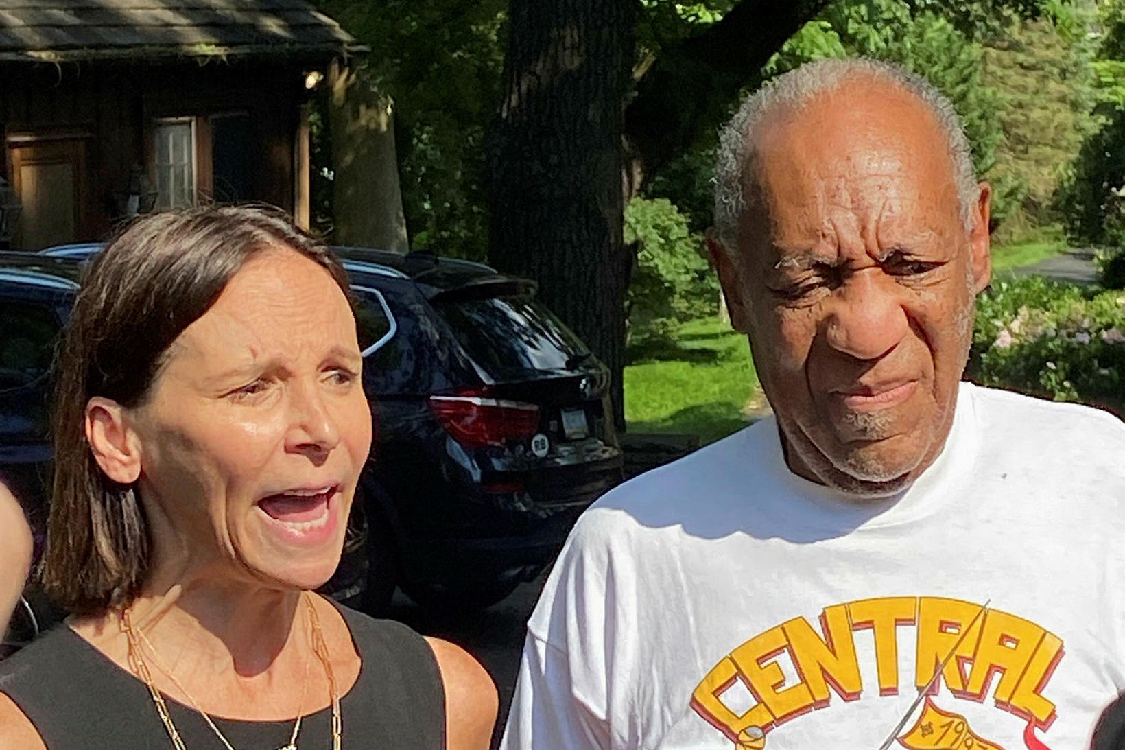 Bill Cosby og lögmaður hans Jennifer Bonjean fyrir utan heimili …