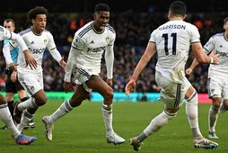 Junior Firpo fagnar í búningi Leeds.