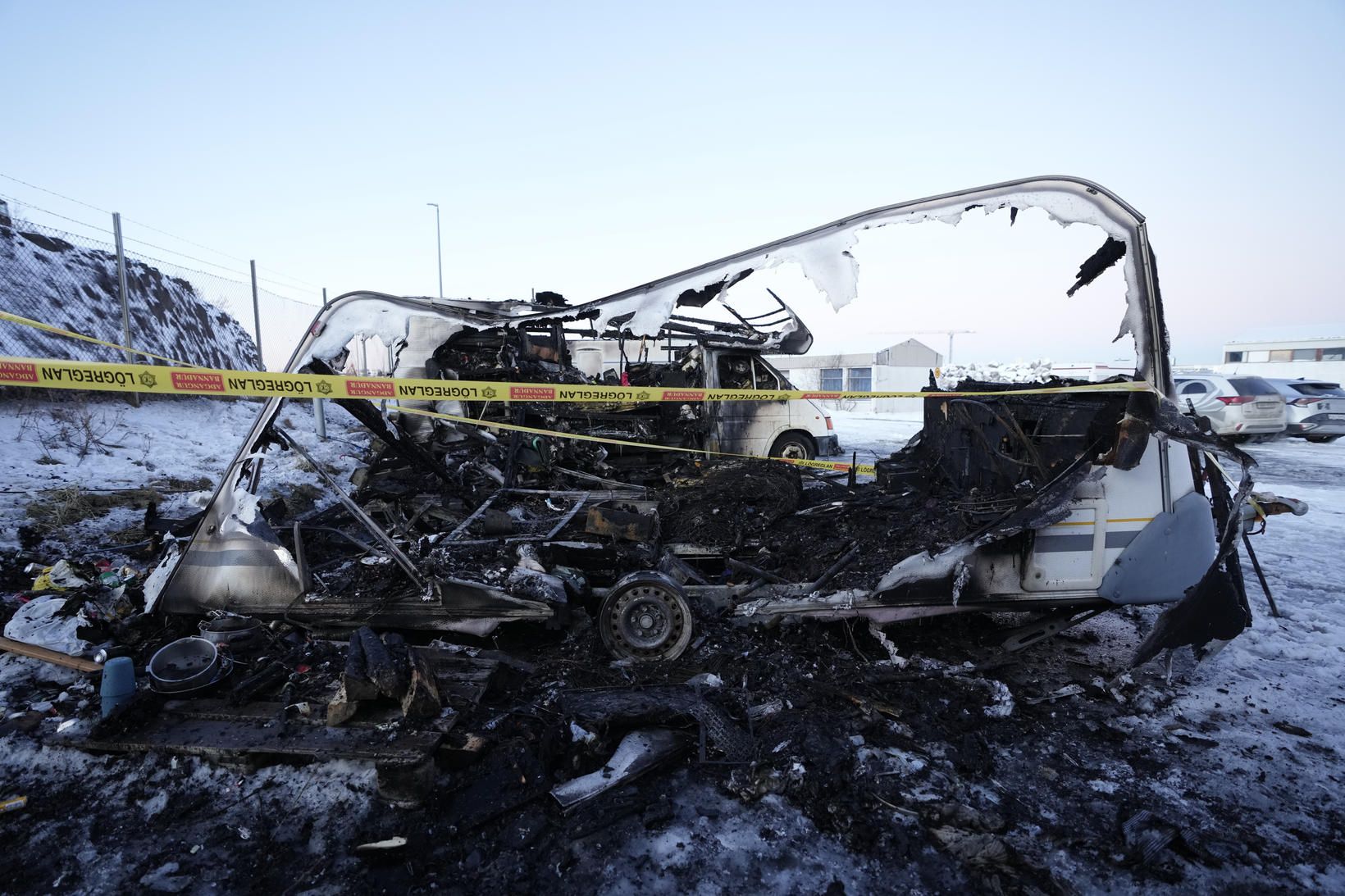 Tvö hjólhýsi brunnu í eldsvoðanum og skemmdust önnur tvö.