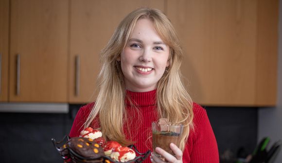 Anna Marín ætlar að bjóða upp á Drakúla Red velvet bollakökur