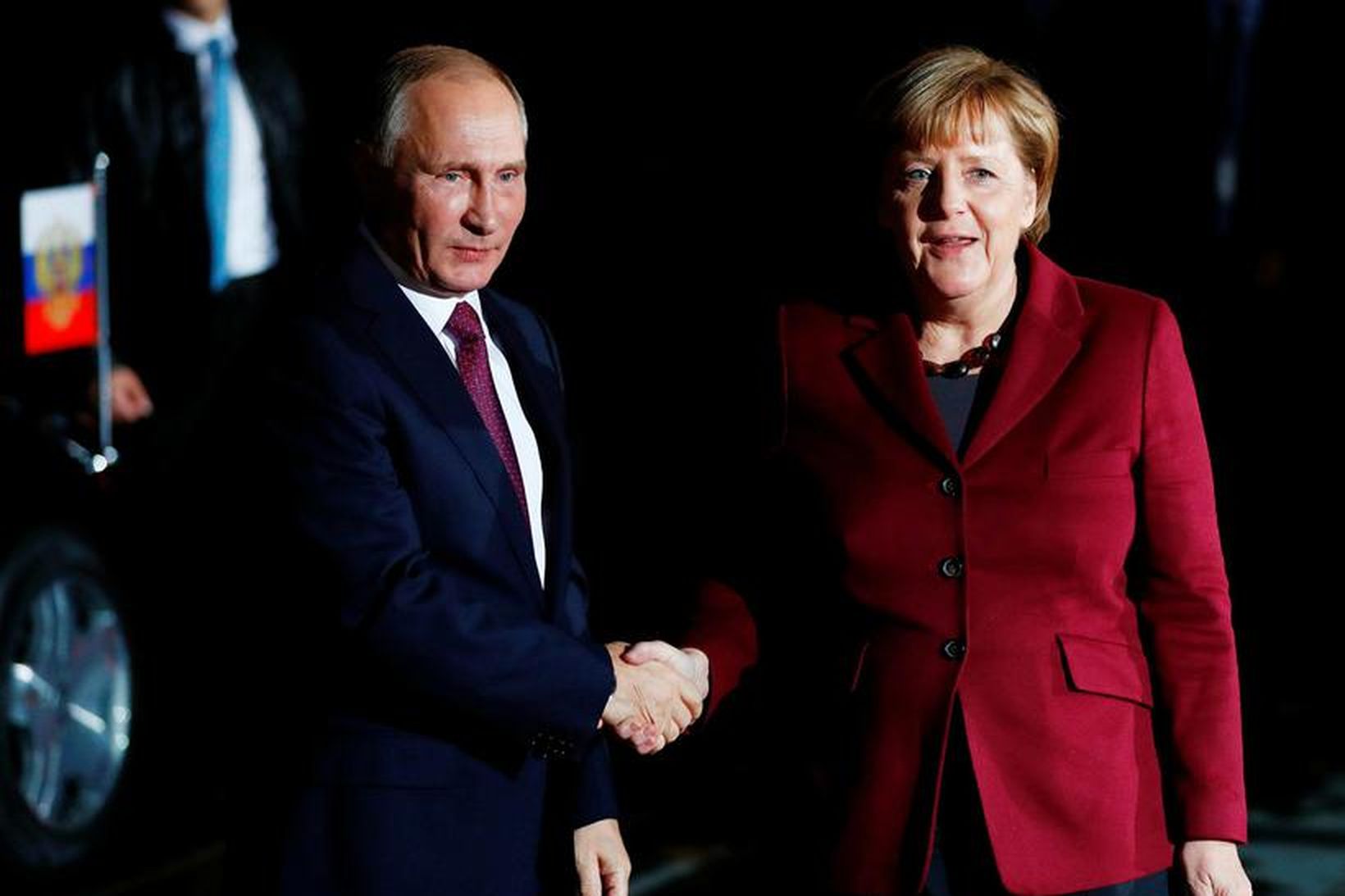 Pútín og Merkel hittust í Berlín á síðasta ári. Í …