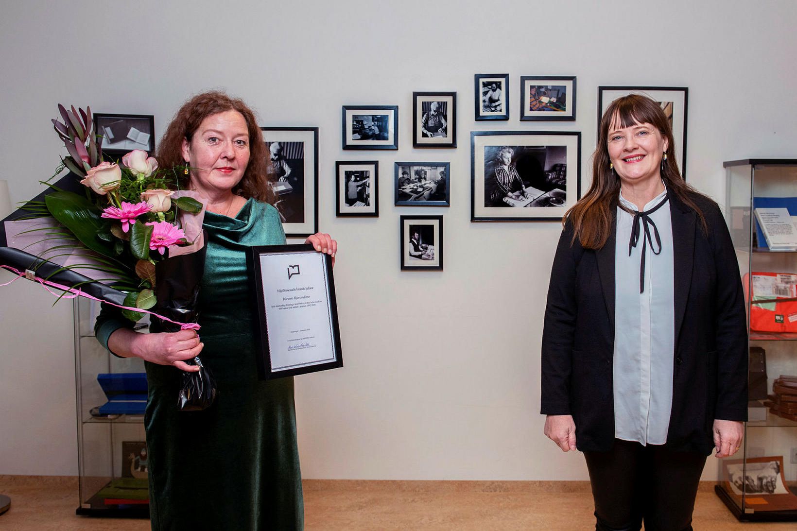 Þórunn Hjartardóttir, til vinstri, og Marín Guðrún Hrafnsdóttir, forstöðumaður Hjóðbókasafns …