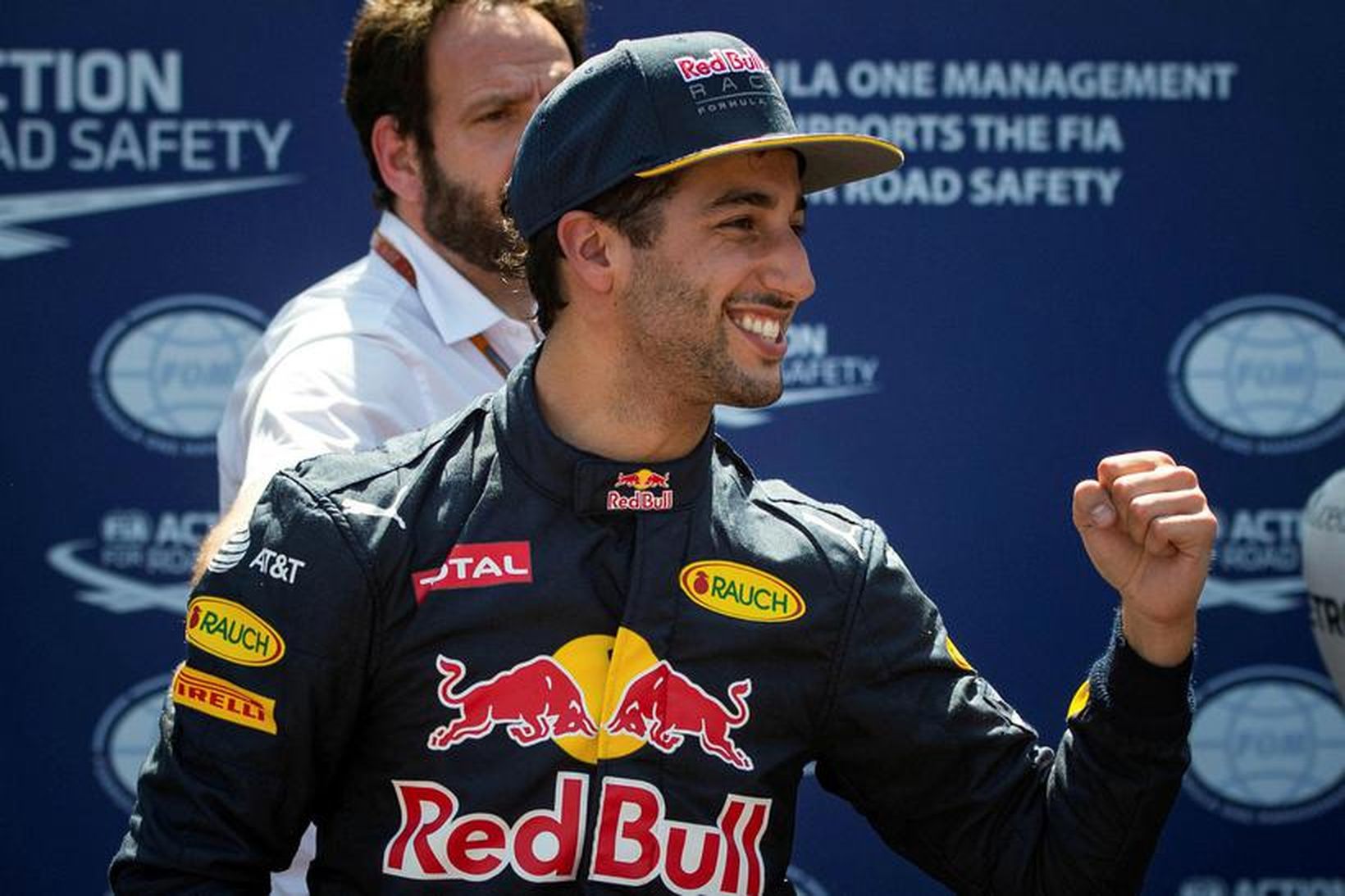 Daniel Ricciardo fagnar ráspólnum í Mónakó.
