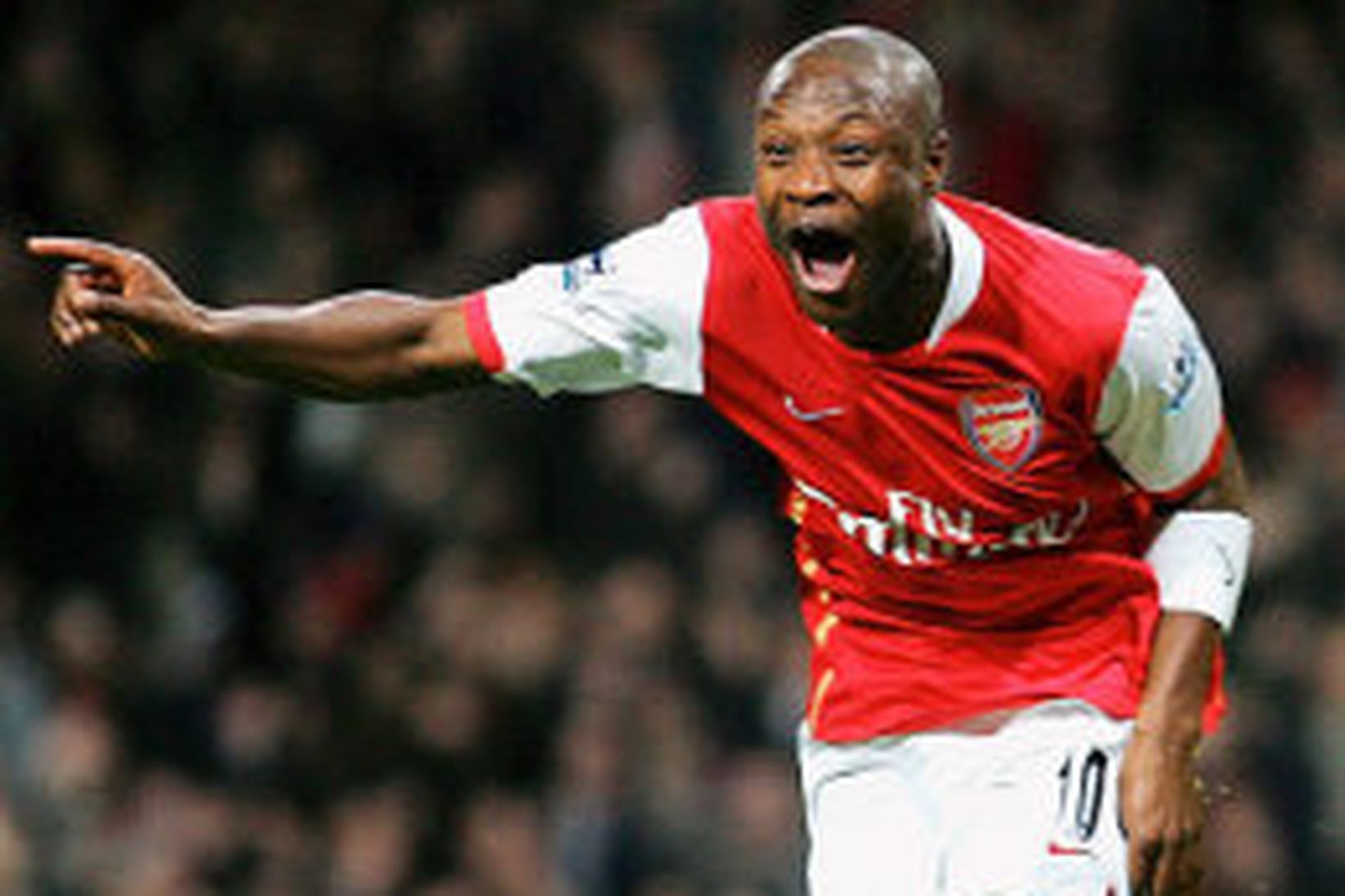 William Gallas er enn frá vegna meiðsla í liði Arsenal.