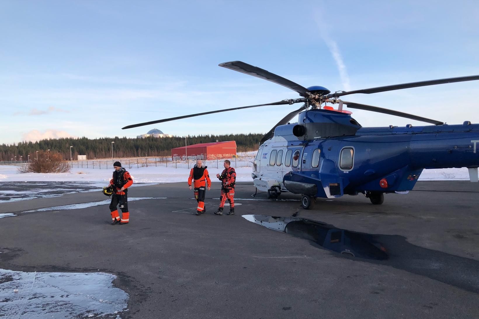 Frá Reykjavíkurflugvelli á þriðja tímanum þegar áhöfnin á TF-GRO undirbjó …