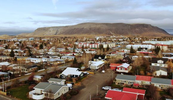 Vilja hvorki skerða þjónustu né stöðva uppbyggingu