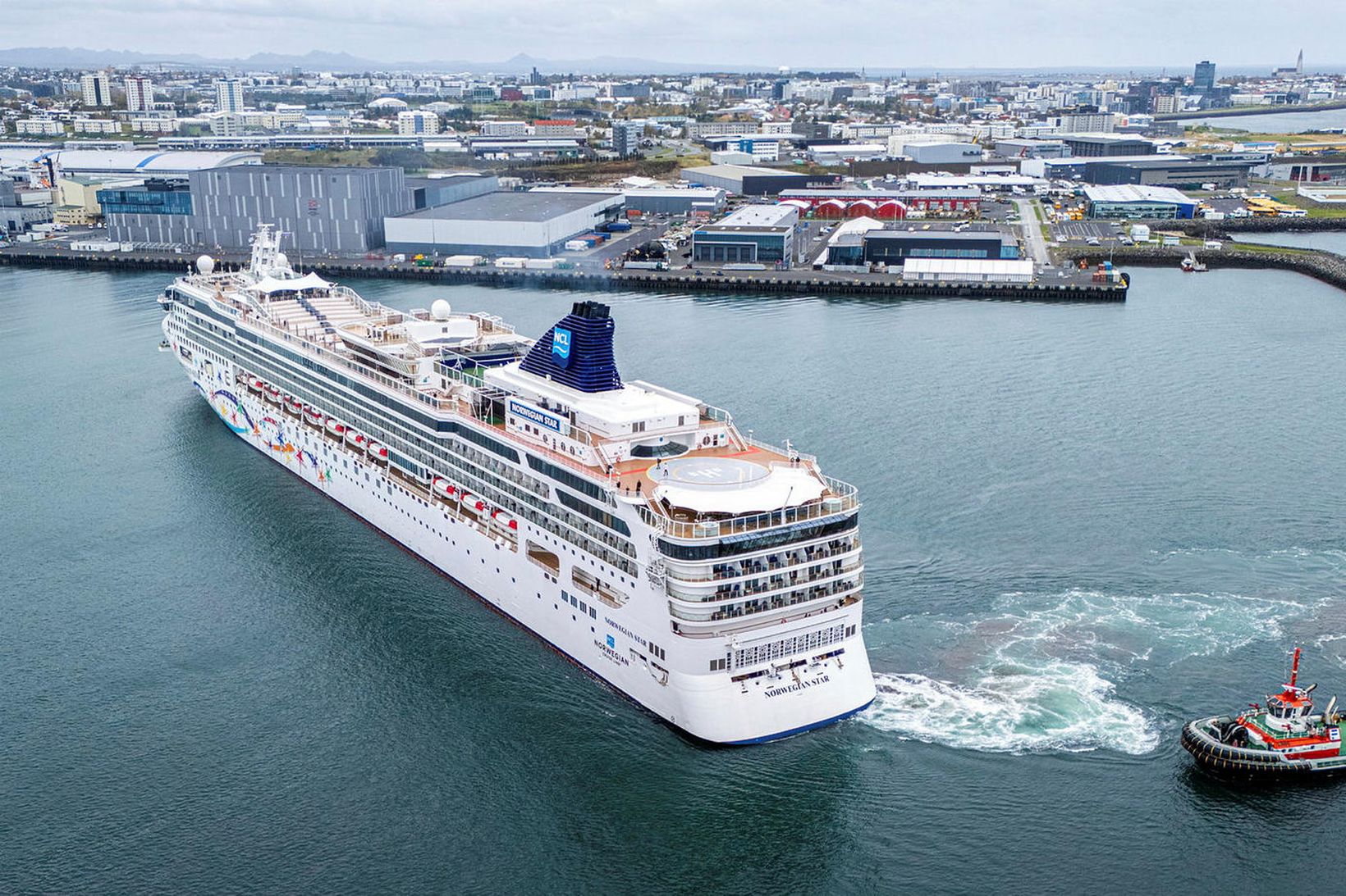 Metfjöldi kom með farþegaskipum