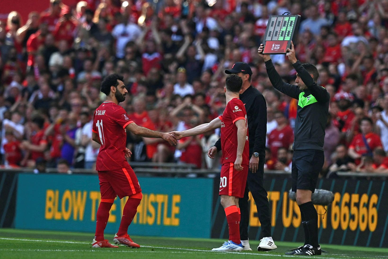 Mohamed Salah fór meiddur af velli um síðustu helgi.